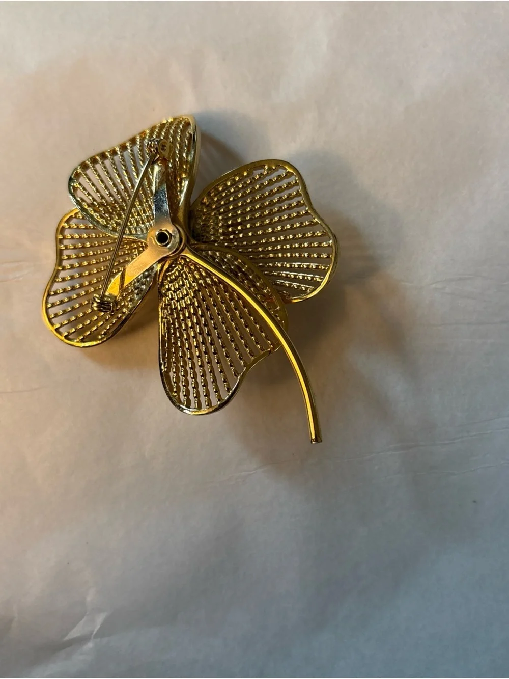 Gold Tone  4 Leaf Clover or flower brooch. Approximately 3 inches.